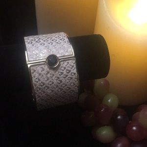 Express gold/white faux snakeskin hinged bracelet